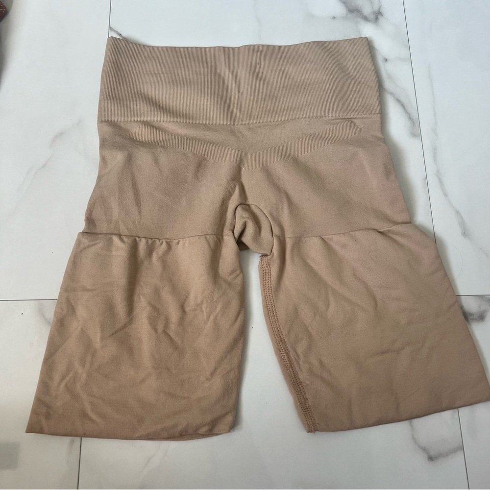 Assets by Spanx Shapewear shorts